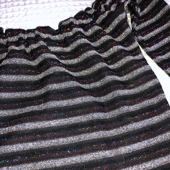 UO Off-The-Shoulder Lettuce-Edge Top - Picture 7 of 10